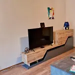 Stylish Apt, Free Parking, Near Center & Airport *