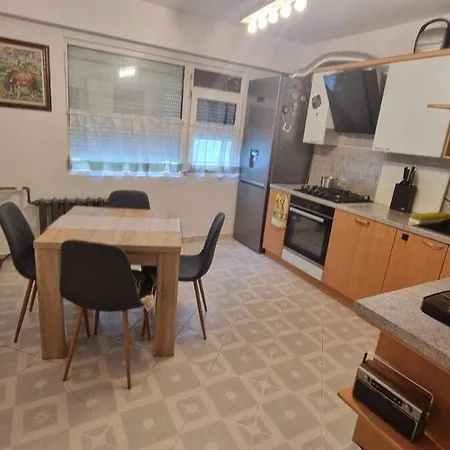 Stylish Apt, Free Parking, Near Center & Airport Апартамент Варна