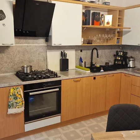 Stylish Apt, Free Parking, Near Center & Airport
